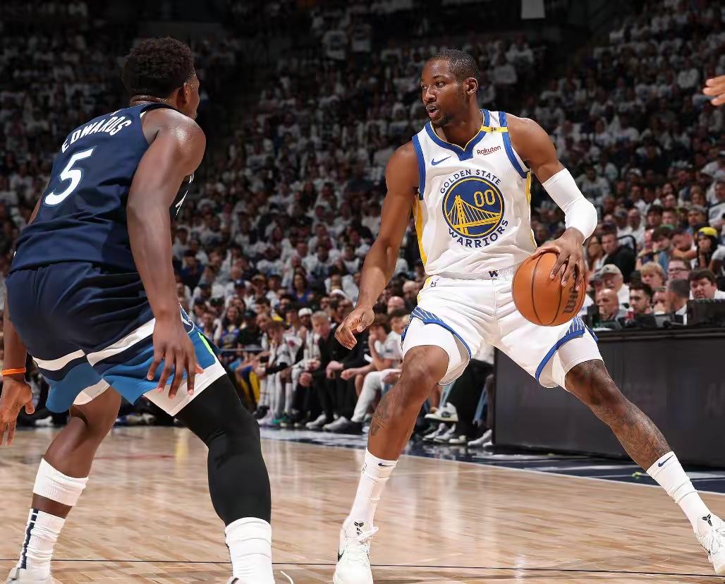 欧美巨塔队在国际篮球大赛中取得胜利的简单介绍