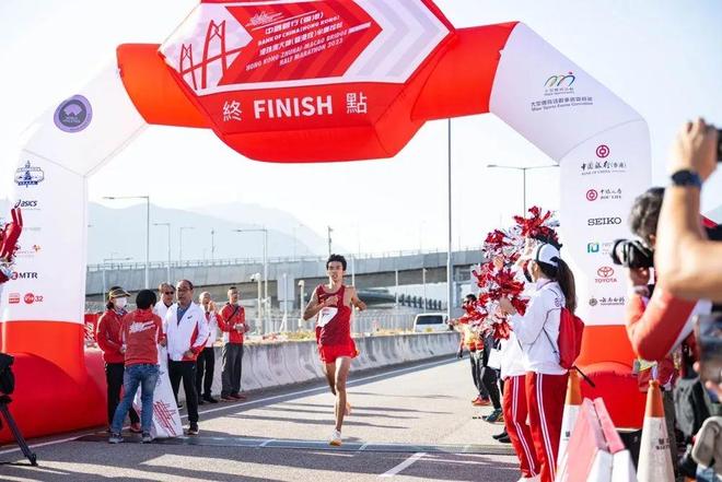 开云下载-田径场外新闻不断，话题热度爆表的简单介绍