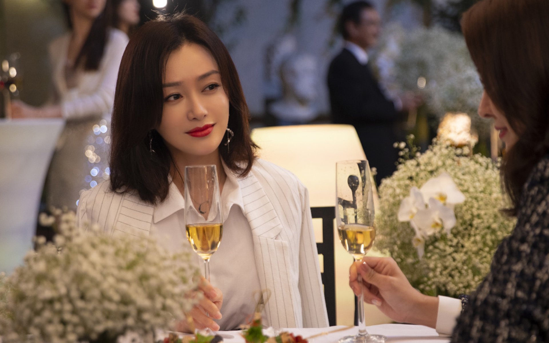 开云平台-双城记,当引擎轰鸣遭遇地板巨响—一场关于心跳、城市与征服的平行叙事