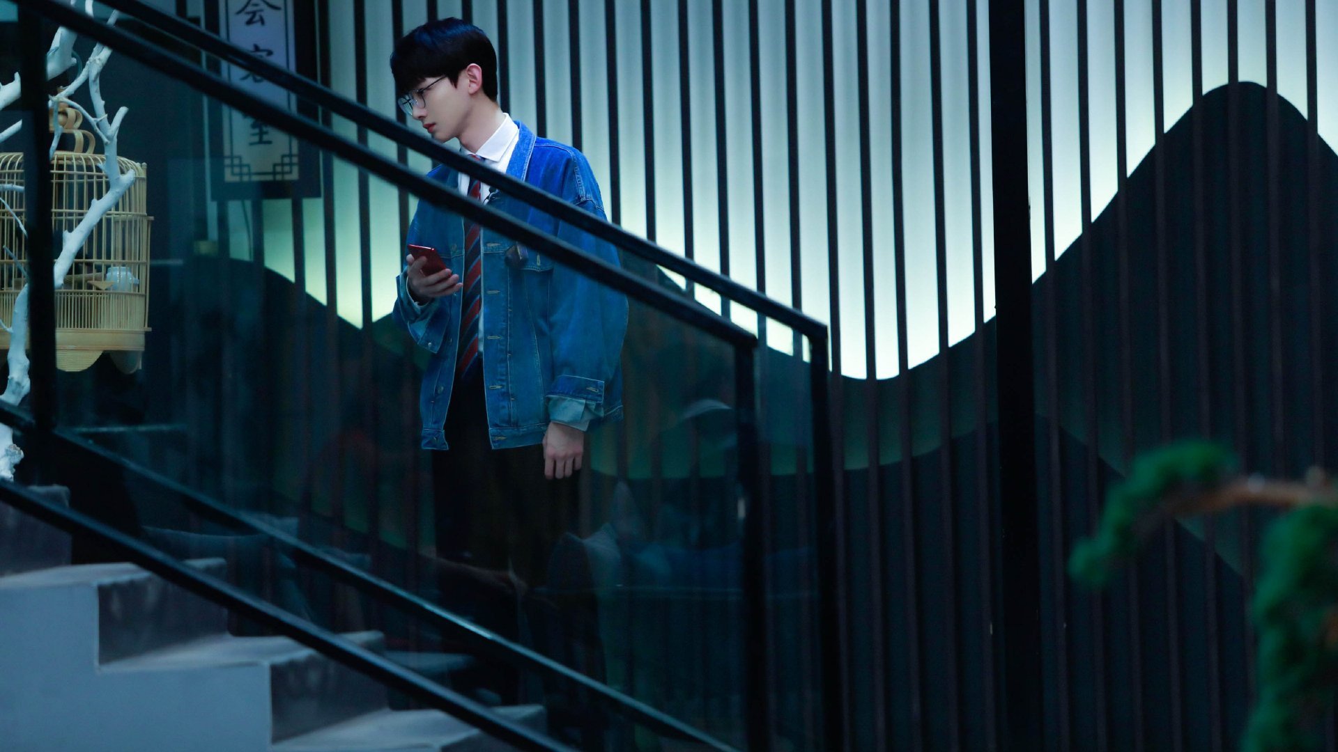 开云体育官网-平行时空的荣耀,赛道上的马拉内罗风暴与绿茵场上的拉各斯奇迹